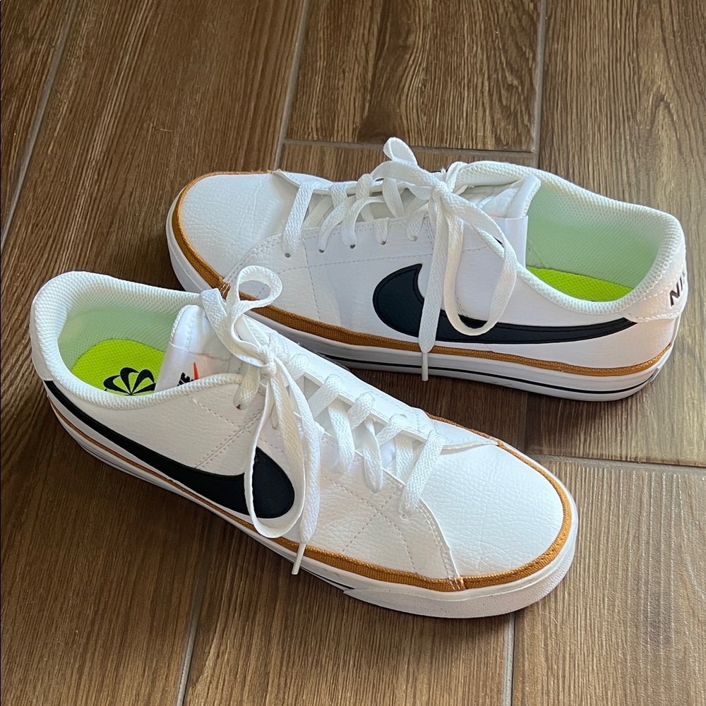 Nike Women's White and Black Sneakers